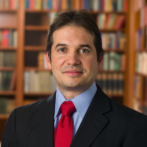 This is a profile image of Roberto Uchoa